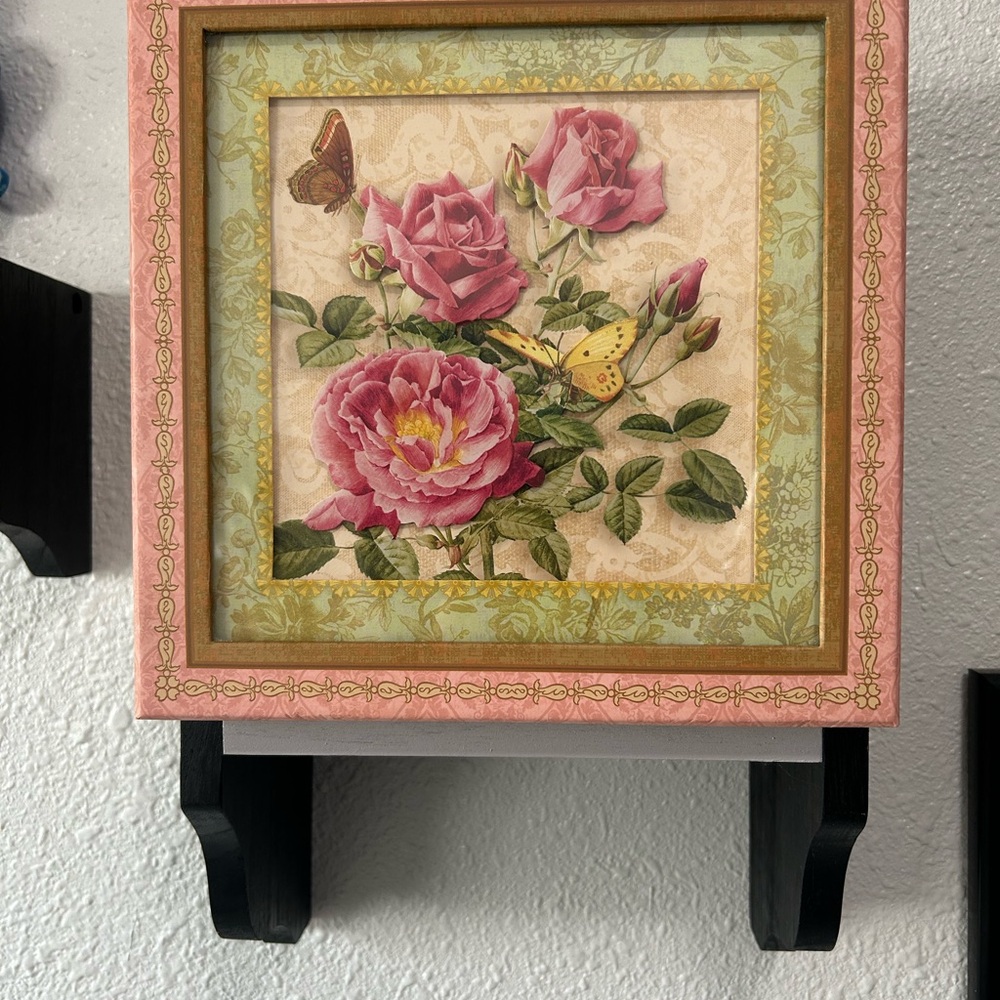 Gift Box with dimensional art front window.